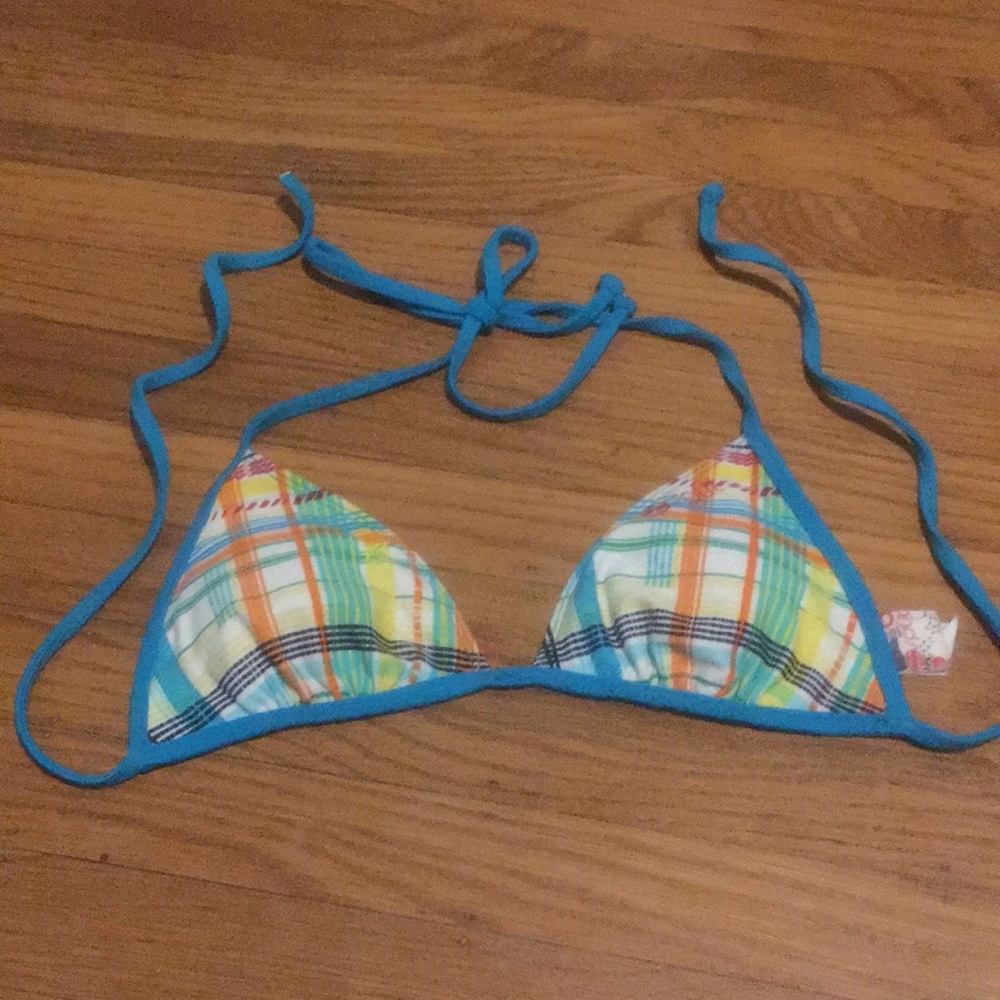 Split Bikini - Picture 2 of 5